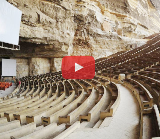 70 mil Cristianos se reúnen para Adorar a Dios en caverna.- Egipto