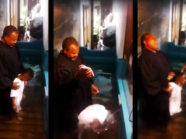 Niño se bautiza a si mismo en un culto : Inocente Felicidad (Video)