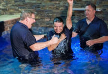 Conversión Masiva: Iglesia del Pastor Rick Warren Bautizó más de 45.000 Nuevos Creyentes