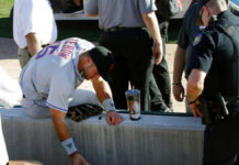 Tim Tebow ora a Hombre Inconsciente y Recobra Vida (VIDEO)