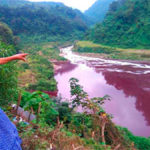 “Plaga de Exodo” : Un Rio de sangre intimida a los ciudadanos .- Guatemala