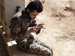 Soldados Islámicos se aferran a Biblias en audio enviadas en misión evangélica