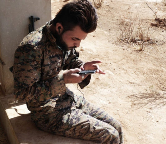 Soldados Islámicos se aferran a Biblias en audio enviadas en misión evangélica