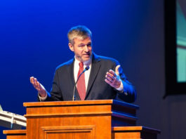 Paul Washer alienta a los cristianos a buscar un tiempo de oración con Dios