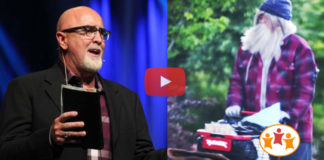 Pastor se viste de indigente para darle una lección a su iglesia.- VIDEO VIRAL