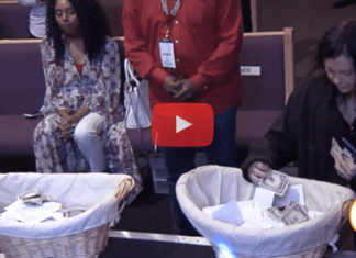 Pastor llama a los miembros necesitados a tomar dinero de los diezmos