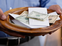 EEUU: Iglesia usa los diezmos para pagar las deudas de sus fieles