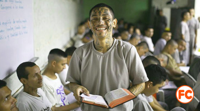 Dios llama a ex Pandillero a predicar y cientos de compañeros se convierten