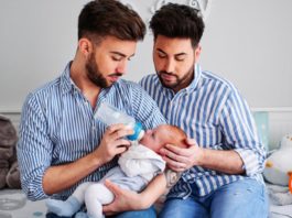 Hungría impide por ley la adopción a parejas homoparentales